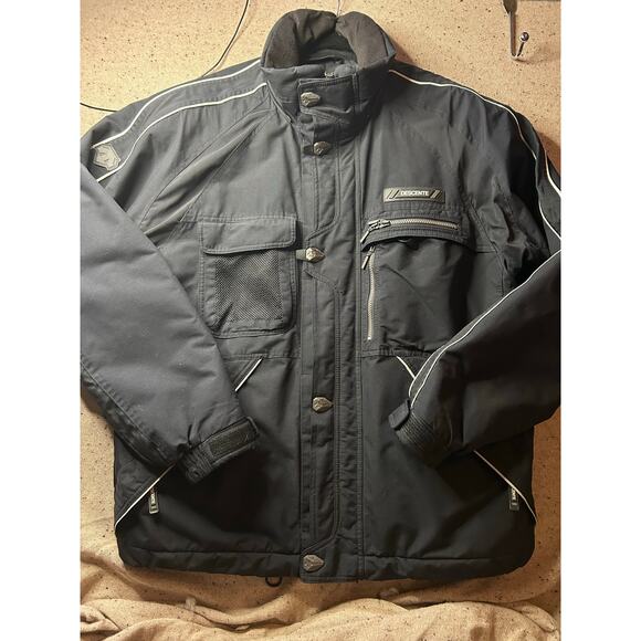 Descente D18635 Men’s Ski Jacket Black Insulated Snow Coat Pit Zips Powder Skirt - Picture 1 of 14